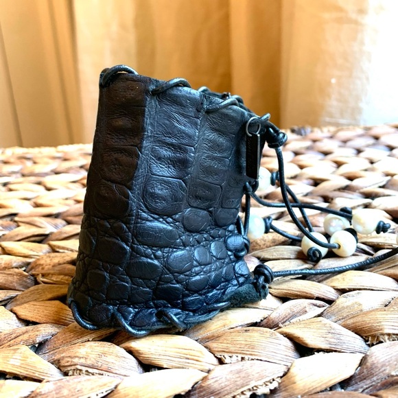 Sweet Olive Black Crocodile with Large Freshwater Pearls Boho Cuff - Picture 6 of 7